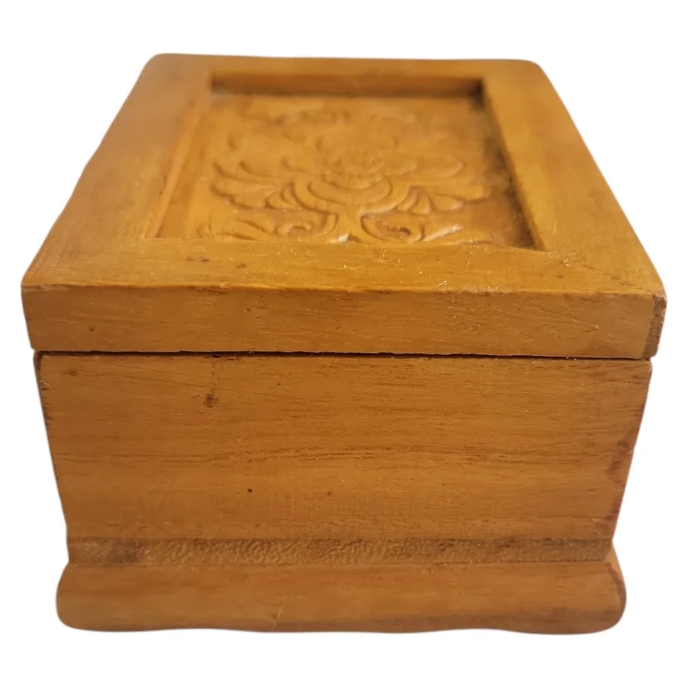 Vtg Wooden Carved Flower Floral Trinket Jewelry Box Brass Latch Hinges